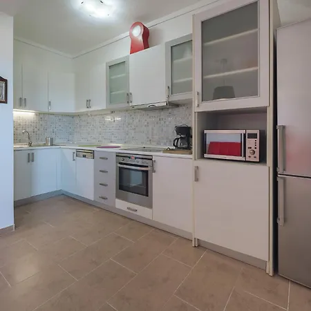 Sara 2 Amazing Sea View Maisonette, בית נופש לריסוס