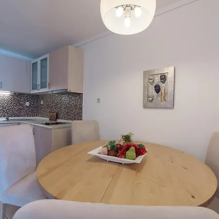 Sara 2 Amazing Sea View Maisonette, לריסוס